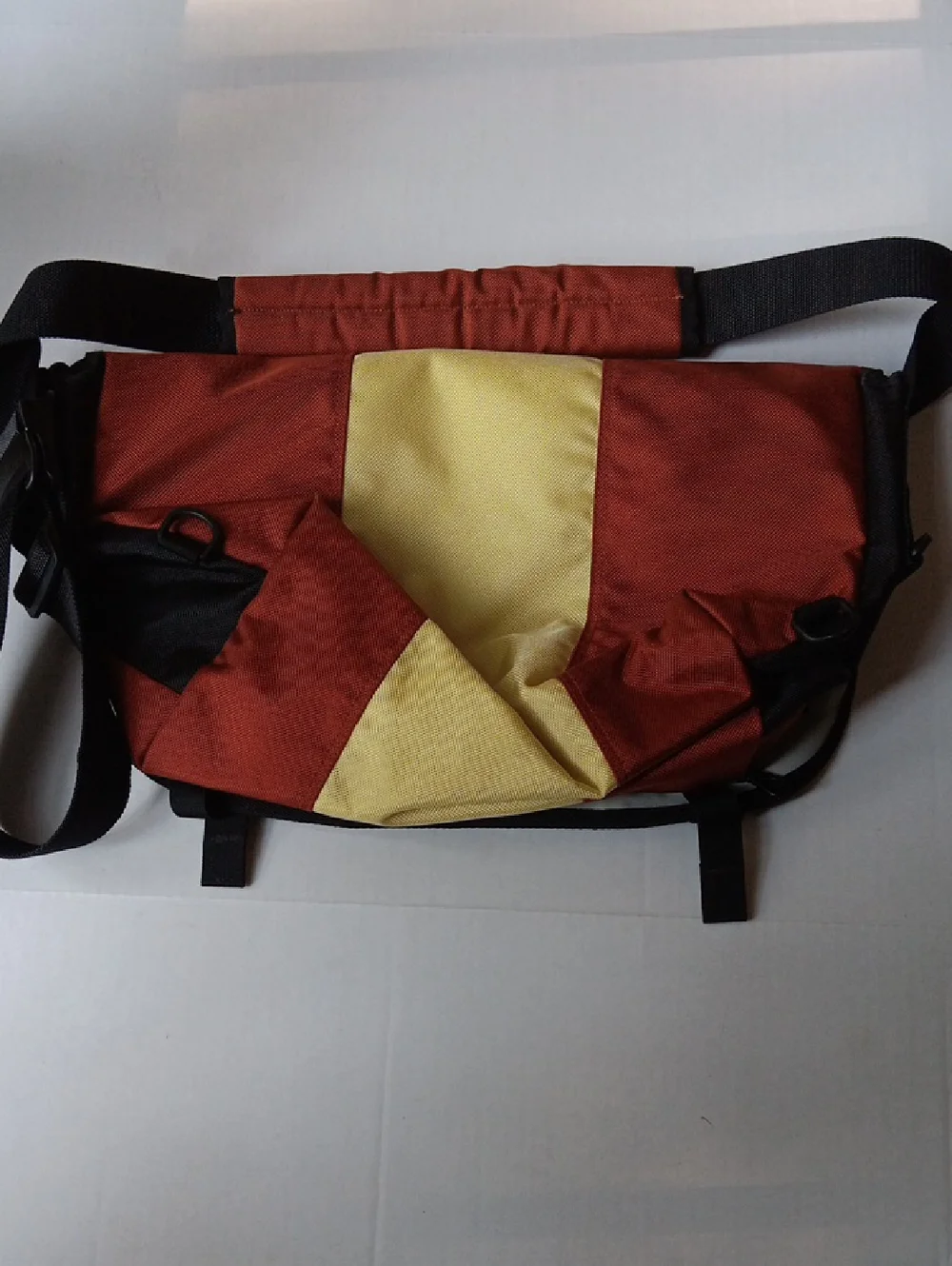 TIMBUK2 BROWN & YELLOW CLASSIC MESSENGER BAG 20x12